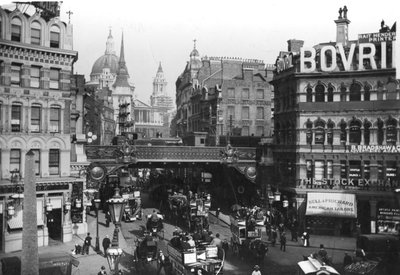 Uitzicht op Ludgate Circus, met St. Paul
